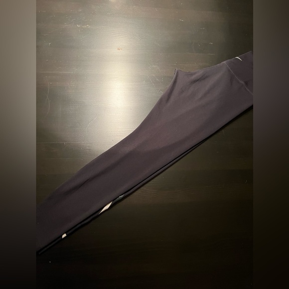 Nike Women’s US Small dri-fit swoosh black leggings - Picture 8 of 10